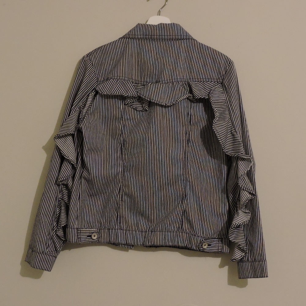 A.M.I Ruffle Jacket - Picture 2 of 3